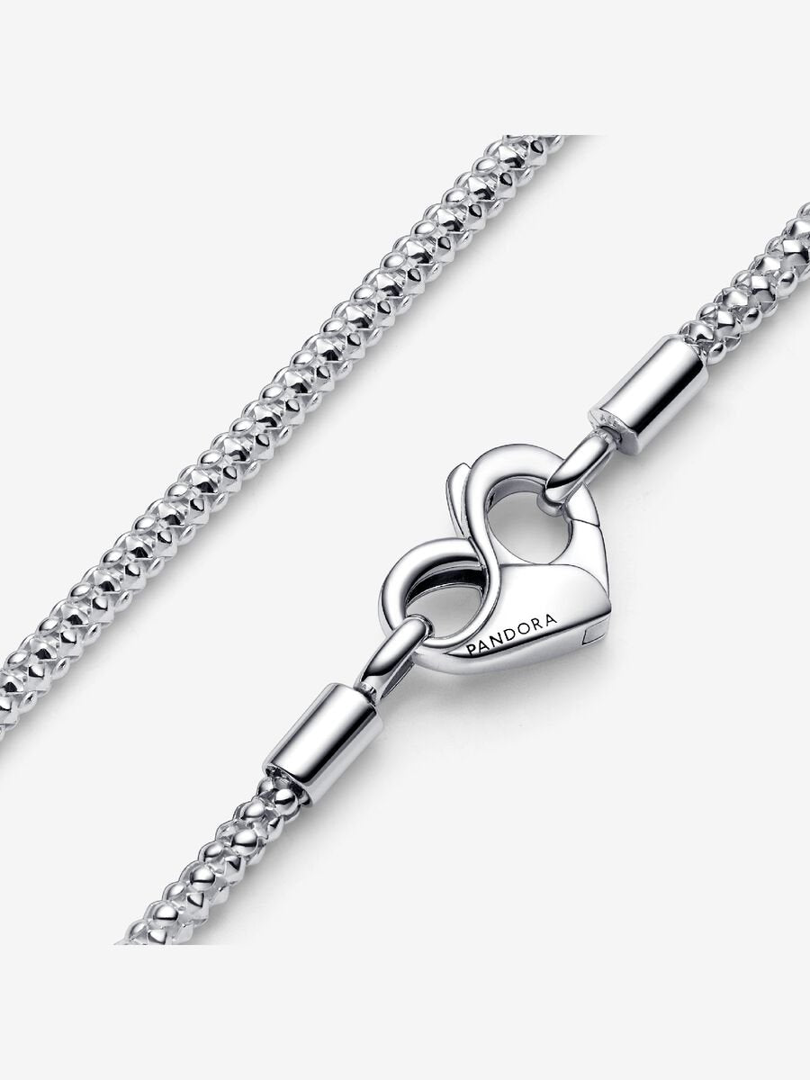 Collana con maglia geometrica