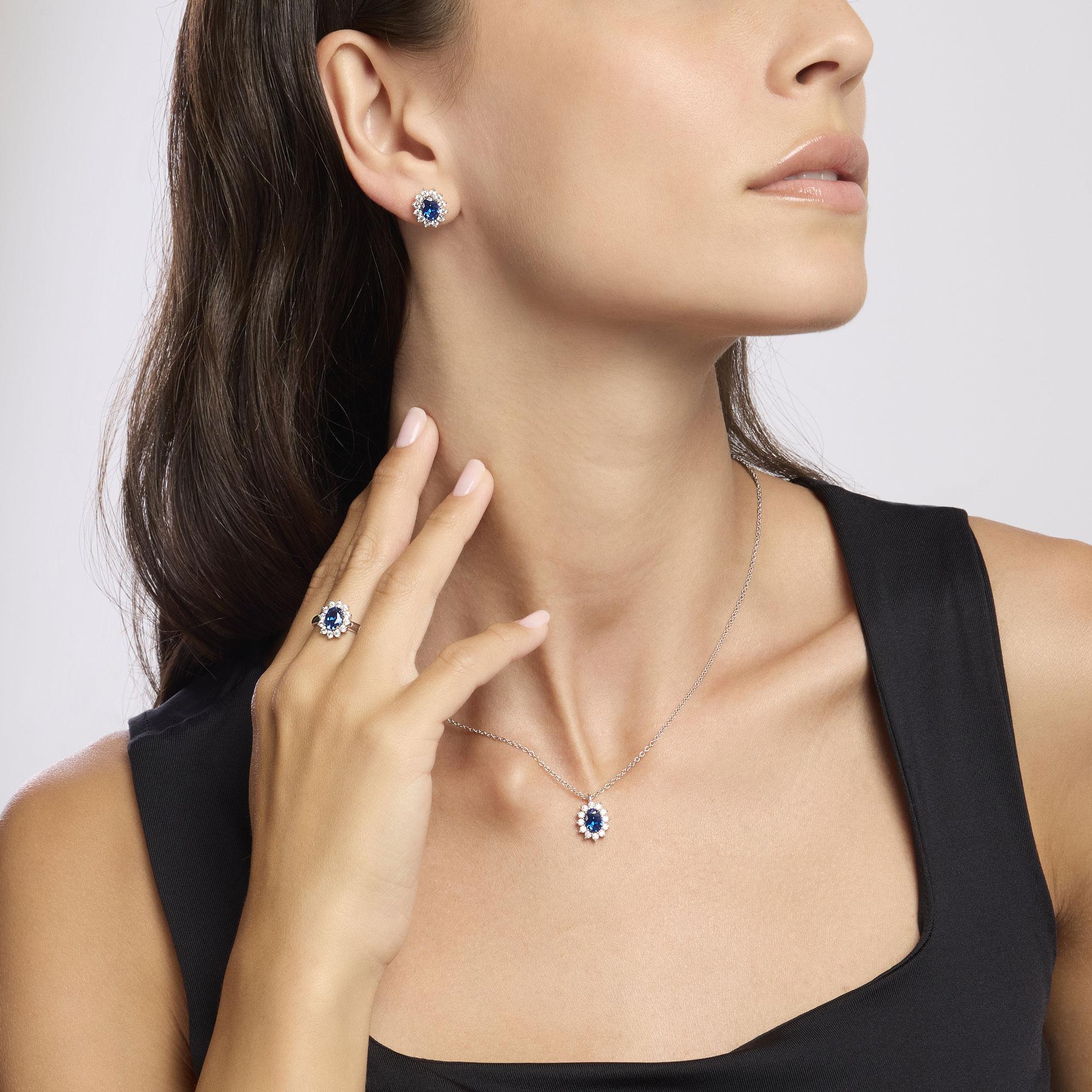 Girocollo in argento con zaffiro sintetico