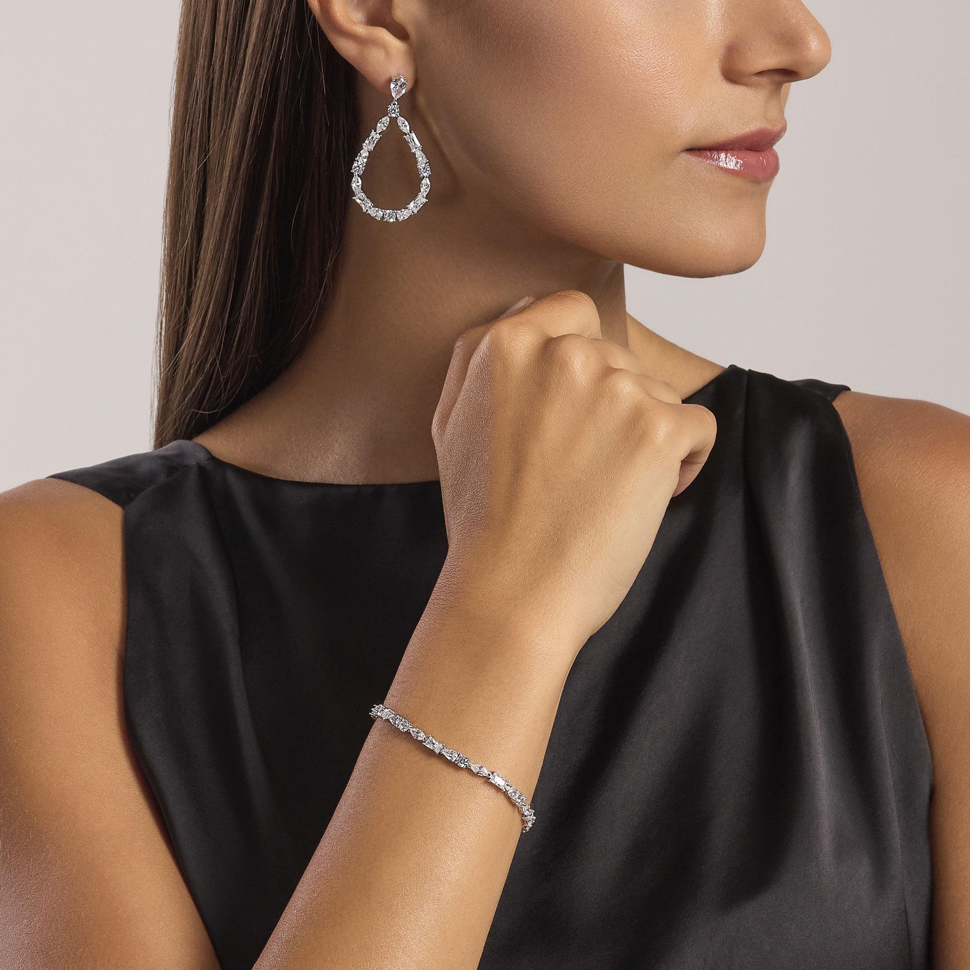 Orecchini in argento a goccia con zirconi