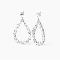 Orecchini in argento a goccia con zirconi
