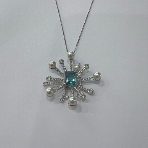 Collana con perle zirconi e pietra color acqua marina