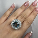 Anello con pietra colore acquamarina