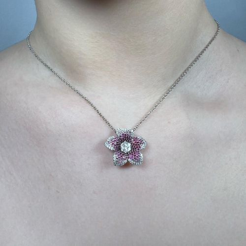 Collana con fiore