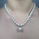 Collana di perle in madreperla con pendente