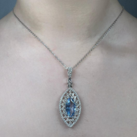 Collana con ciondolo a goccia