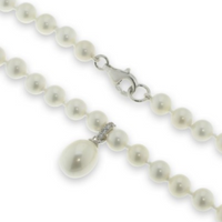 Collana di perle in madreperla con pendente