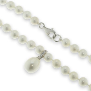 Collana di perle in madreperla con pendente
