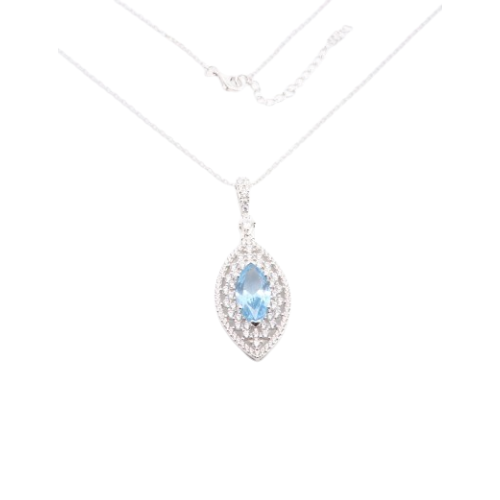 Collana con ciondolo a goccia