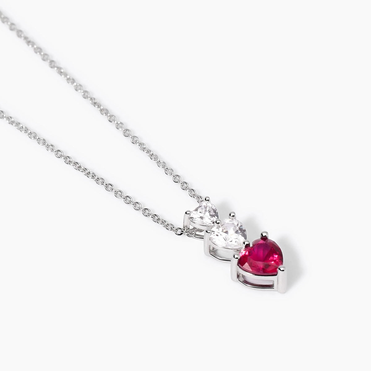 Girocollo con cuori in zirconi e rubino sintetico