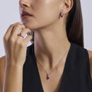 Girocollo con cuori in zirconi e rubino sintetico