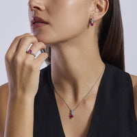Girocollo con cuori in zirconi e rubino sintetico