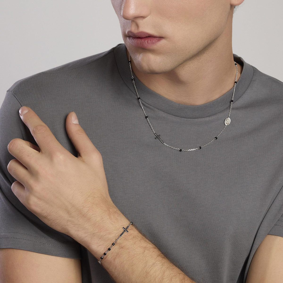 Bracciale uomo in argento con croce e Madonnina