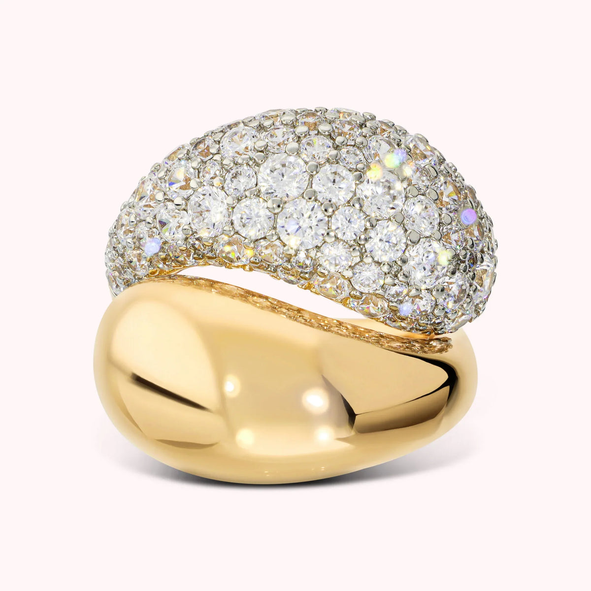 Anello Contrarié Lucido e con Pavé di Cubic Zirconia
